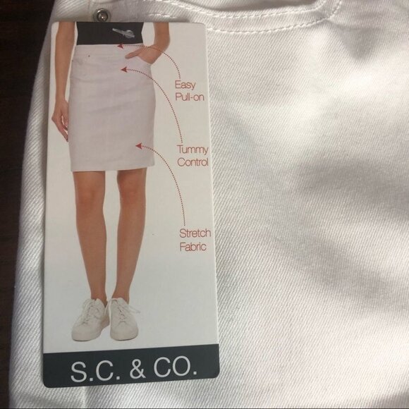 S.C & Co White Pencil Skirt Size 4 NWT - Picture 2 of 7